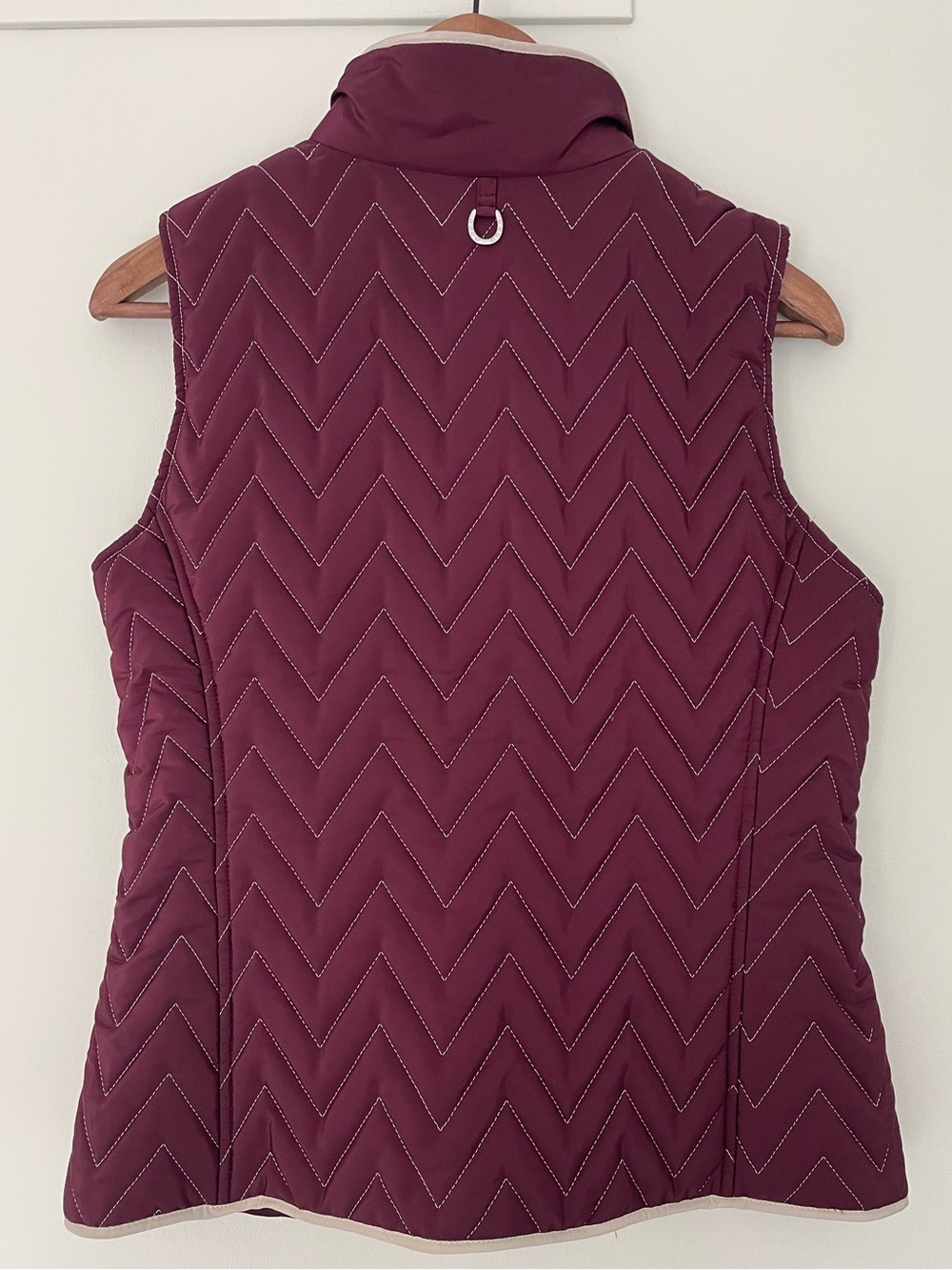 Ariat Quilted Insulated Zip Vest Medium Burgundy Equestrian Horse Print Lining - Picture 7 of 10